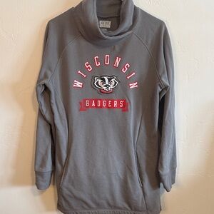 Wisconsin Badgers Women's Gray Sweatshirt